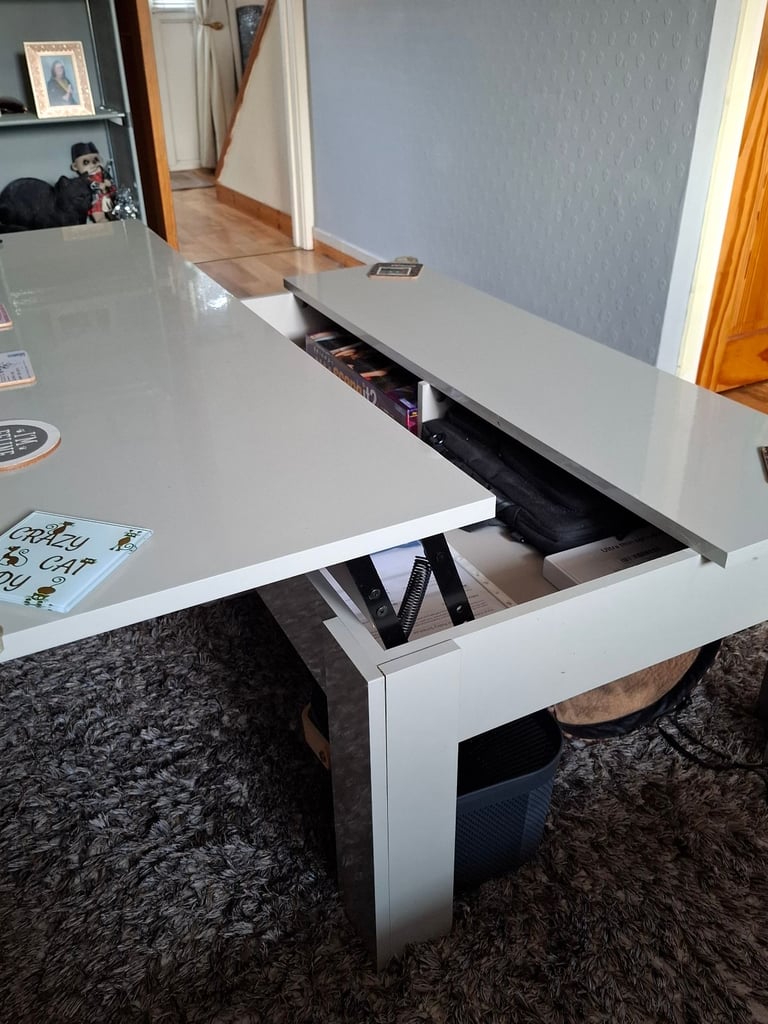 Large Lift-top Coffee Table 