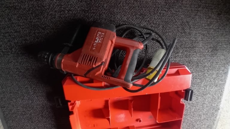 HILTI TE14 ROTARY HAMMER DRILL AND ACCESORIES FWO AND GOOD CONDITION