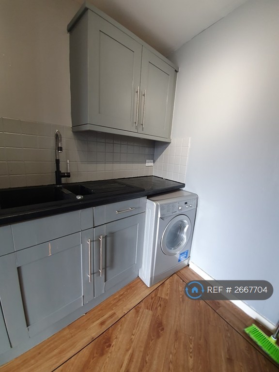 2 bedroom flat in Low Street, Sunderland, SR1 (2 bed) (#2667704)