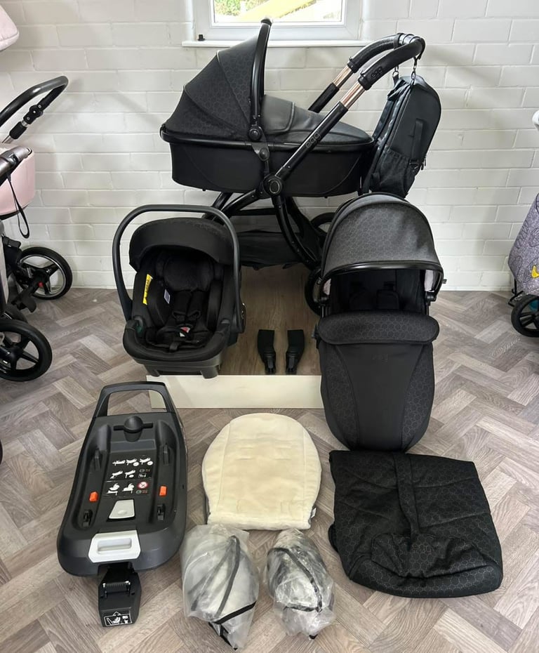 Egg2 Luxury pushchair and Shell I-size car seat special edition bundle in black Geo