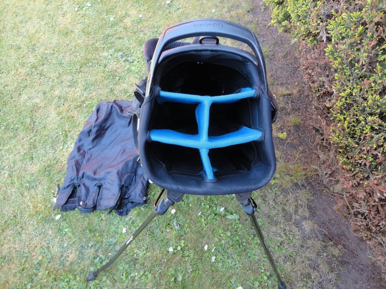 Golf bags, taylormade, mizuno, and ping £75 each