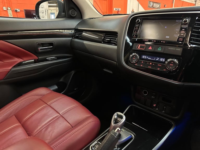  Mitsubishi Outlander 2.0h 12kWh GX5h CVT 4WD Euro 6 (s/s) 5dr Petrol/Electric Hybrid Automatic