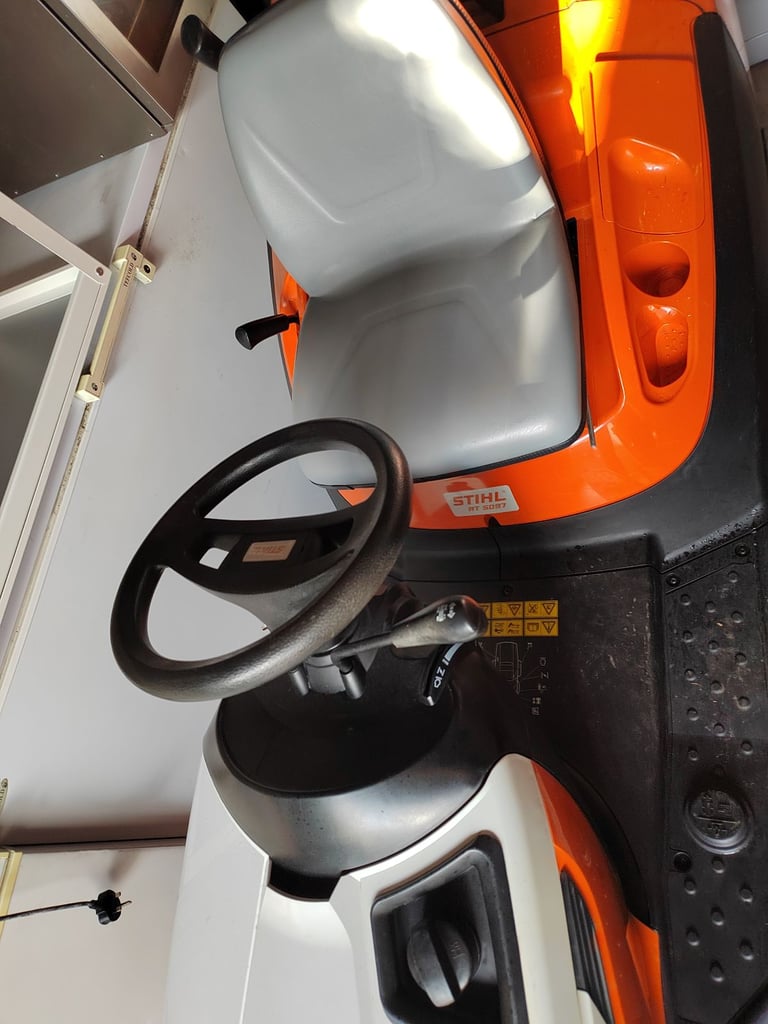 Sthil lawnmower 