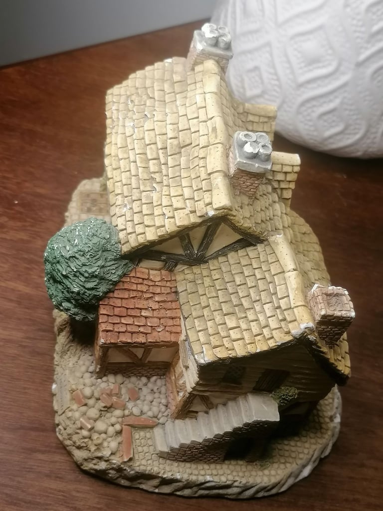 Vintage Naturalcraft memory lane cottages by Peter Tomlins Crag inn Made in England.