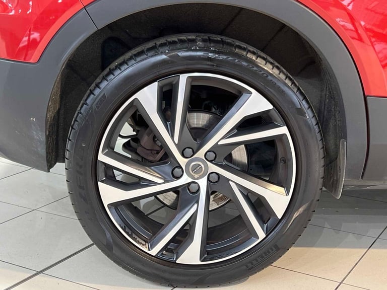  Volvo XC40 2.0 B4P R DESIGN Pro 5dr Auto [7 speed] Estate Petrol Automatic