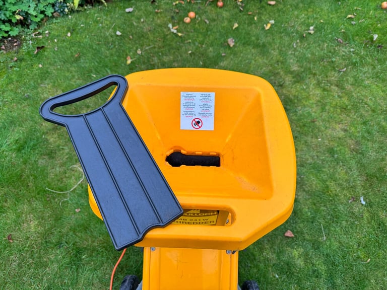 McCulloch MB 241 W Garden Shredder / Mulcher 1400W 240V in Excellent Condit