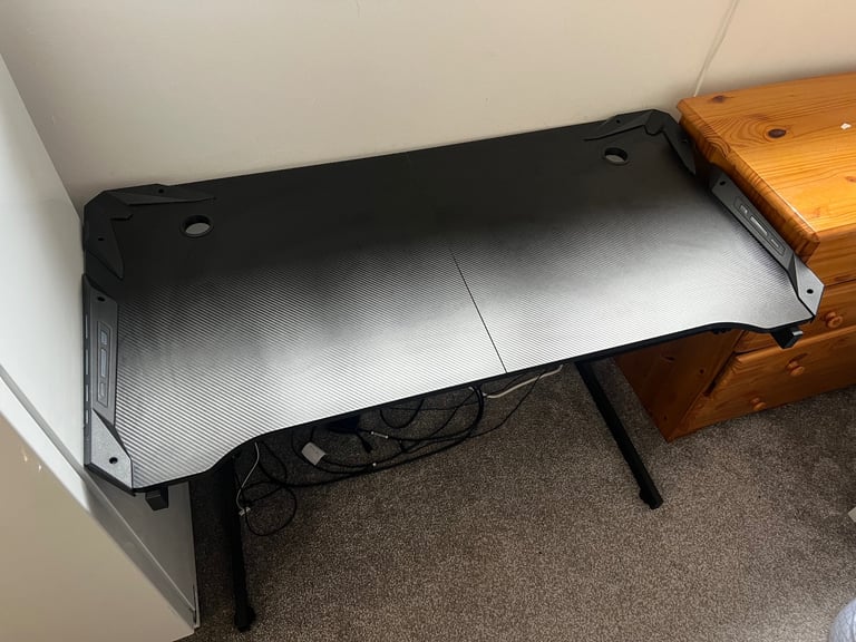 Office desk 