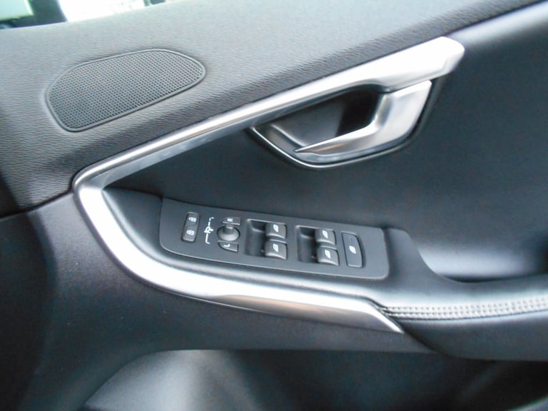 2017 Volvo V40 D2 [120] R DESIGN Nav Plus 5dr HATCHBACK Diesel Manual