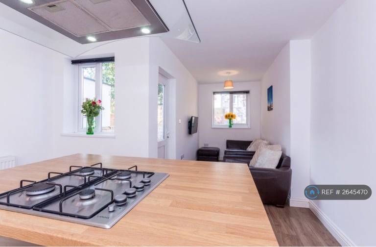 5 bedroom house in Grenville Road, Southsea, PO4 (5 bed) (#2645470)