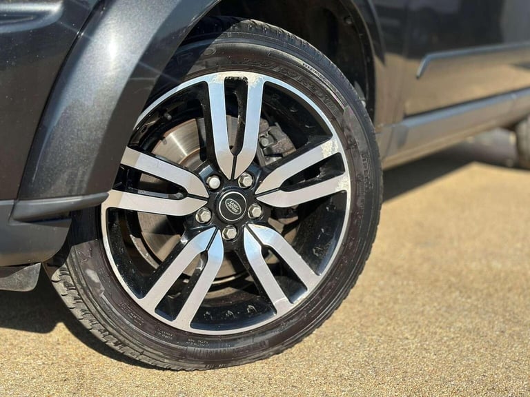 LAND ROVER DISCOVERY 4 3.0 SD V6 Auto 4X4 5dr 2013