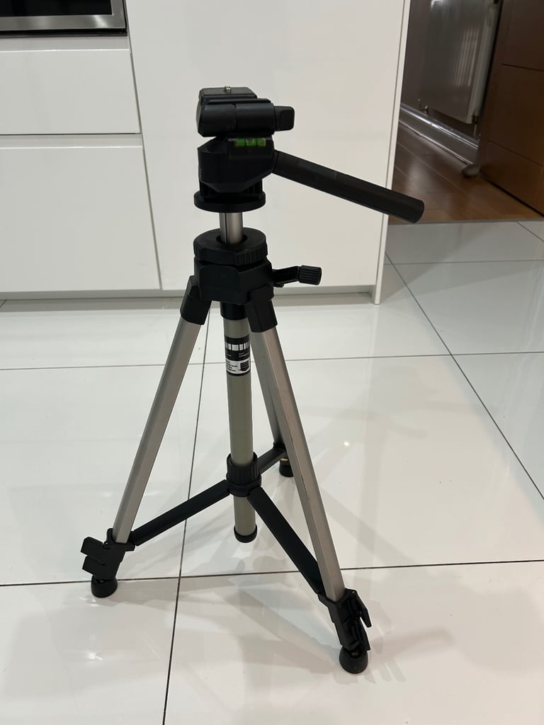 Camera/telescope lightweight tripod like new.