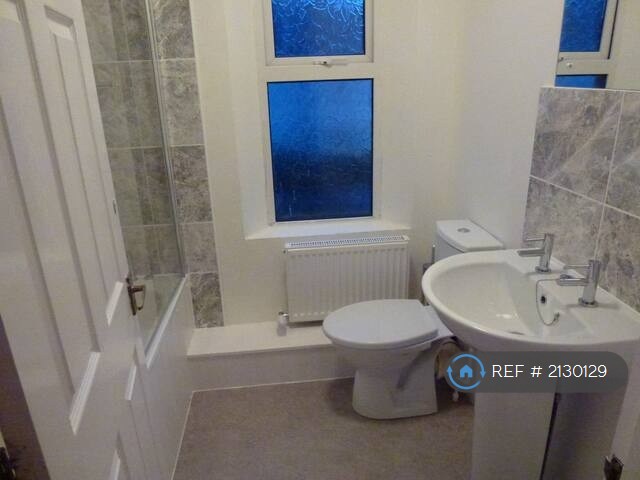 5 bedroom house in Shelbourne Road, Bournemouth, BH8 (5 bed) (#2130129)