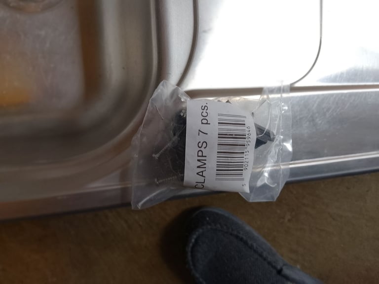 Stainless steel kitchen sink 