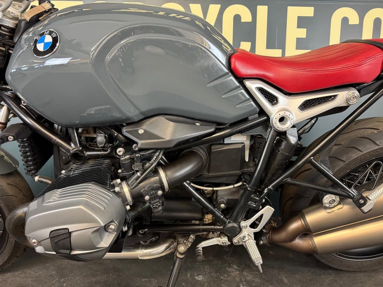 BMW R NINET PURE WITH AKRAPOVIC