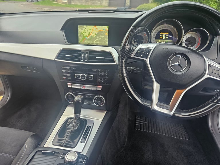 Mercedes-Benz coupe c220d Amg sport premium edition 2015 face-lift model FULL SERVICE HISTORY 
