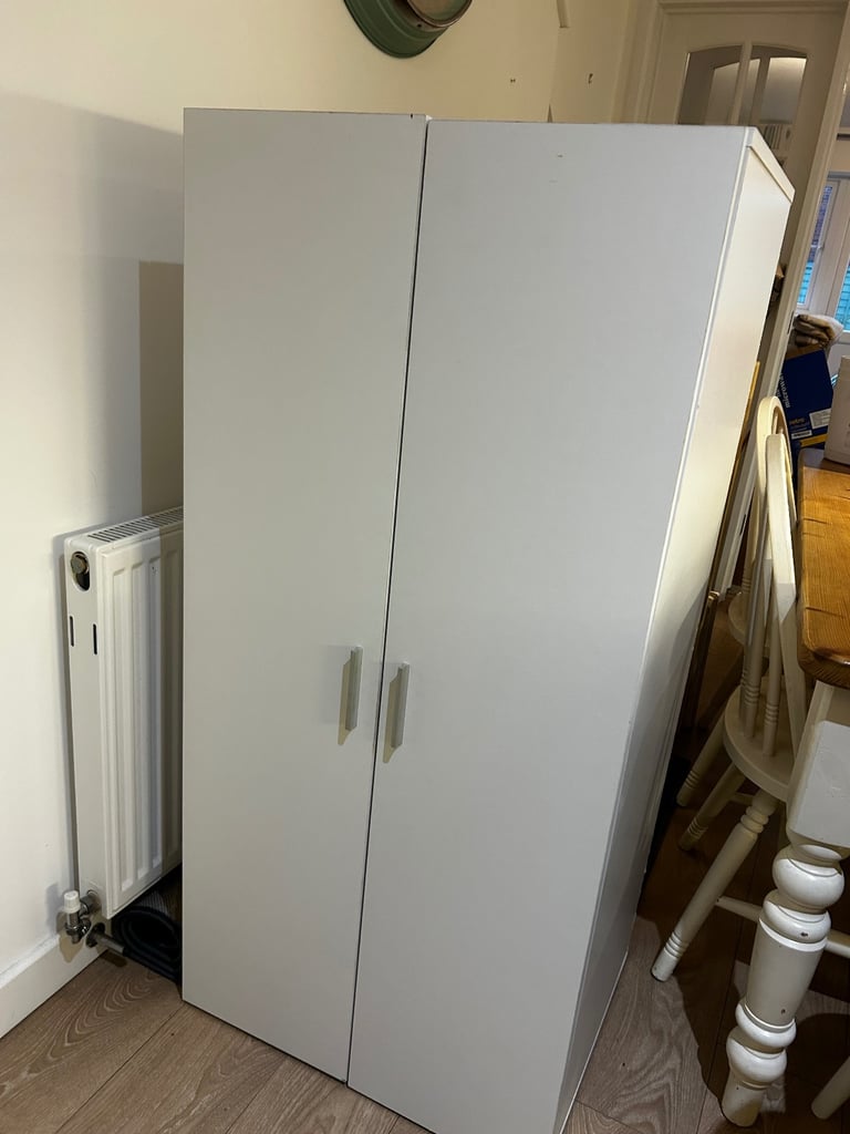 Small / Child’s Wardrobe - £10