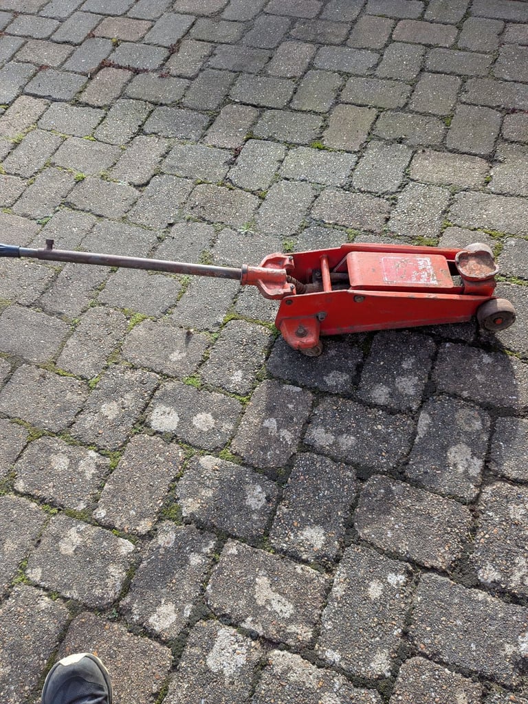 Small trolley hydraulic car jack
