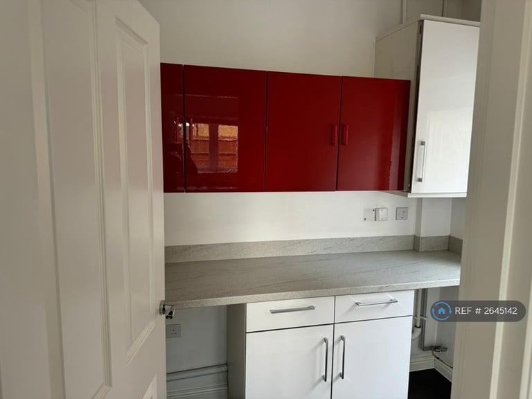 image for 4 bedroom house in Trinity Way, Basingstoke, RG24 (4 bed) (#2645142)
