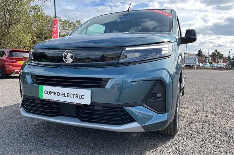 2024 Vauxhall Combo Life Electric 50kWh Ultimate MPV 5dr Electric Auto (7.4kW Charger) (136 ps) M...