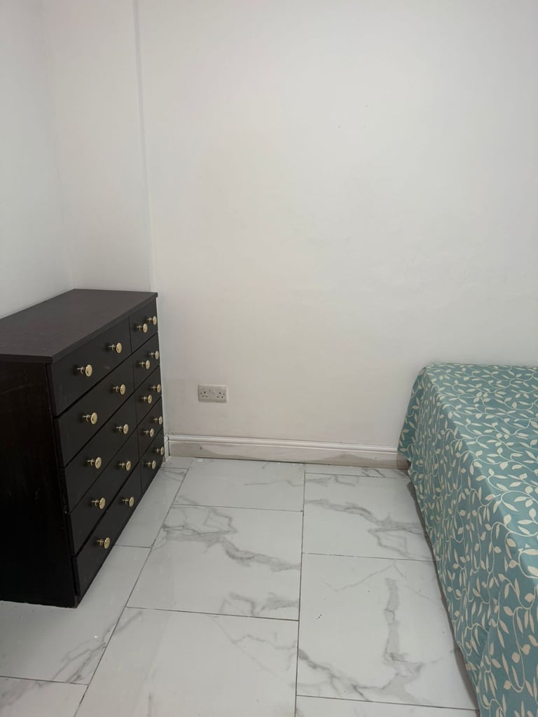 AVAILABLE NOW+BILLS INCLUDED!!!  ..COSY+CLEAN BIG Medium ROOM IN CHINGFORD, E4 8PJ FOR £650pcm