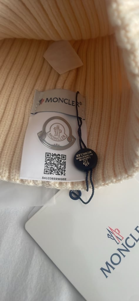 Moncler beanie cream