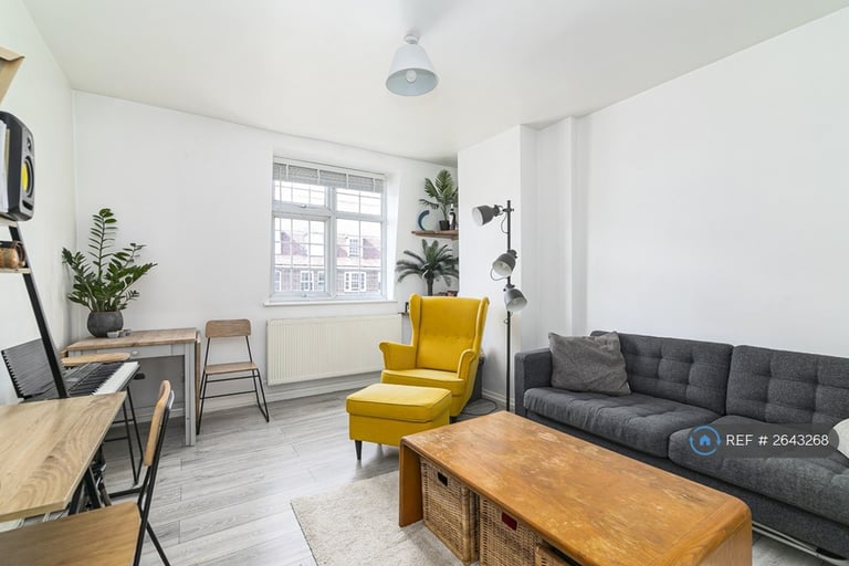 2 bedroom flat in Sidmouth Road, London, NW2 (2 bed) (#2643268)