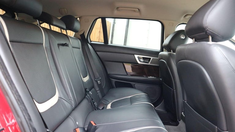 JAGUAR XF 2.2d Portfolio Sportbrake Auto Euro 5 (s/s) 5dr 2015