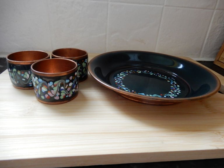 Vintage enamel on brass cloisonne round dish with 2 napkin rings