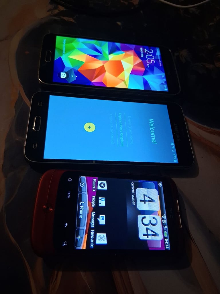 3 mobile phones .