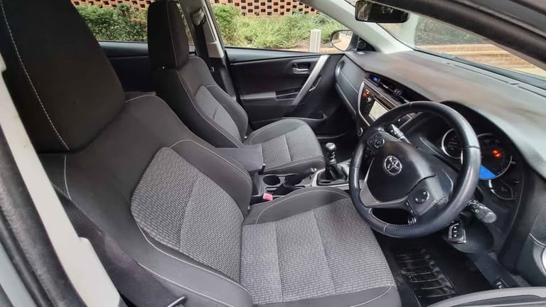 Toyota Auris 1.6 V-Matic Icon Plus Euro 5 | 5-Door Hatchback | ULEZ Compliant | Long MOT