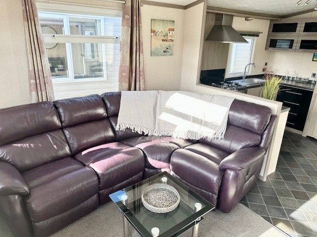 LOVELY DOUBLE GLAZED AND CENTRAL HEATED HOLIDAY HOME AT DYMCHURCH, NEW BEACH