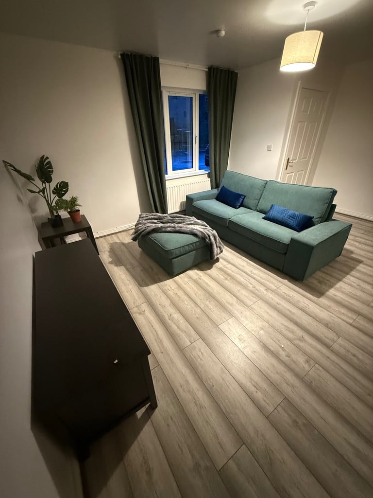 STUNNING 2 BEDROOM APARTMENT!!!!