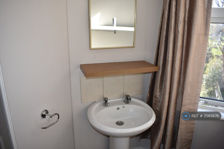 1 bedroom in Honiton Road, Southend-On-Sea, SS1 (#2585876)