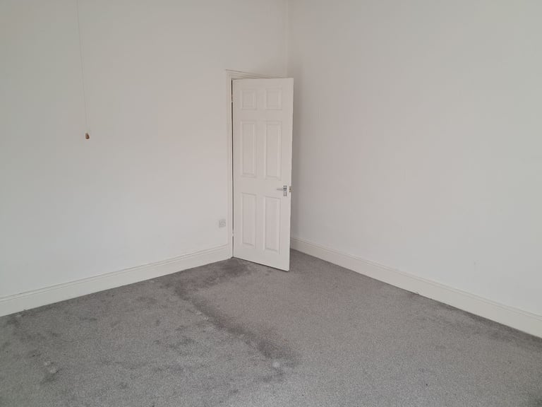 Two bedroom Entire House to Rent in Oldham Town Centre 
