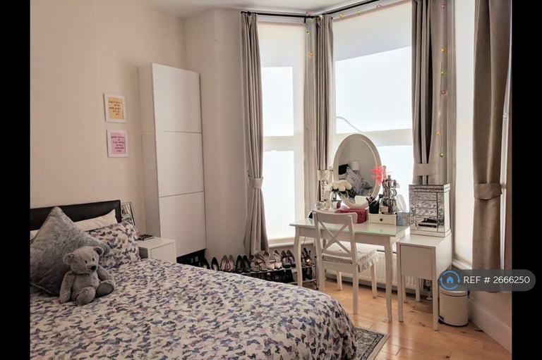 1 bedroom flat in Lanacaster Road, London, W11 (1 bed) (#2666250)