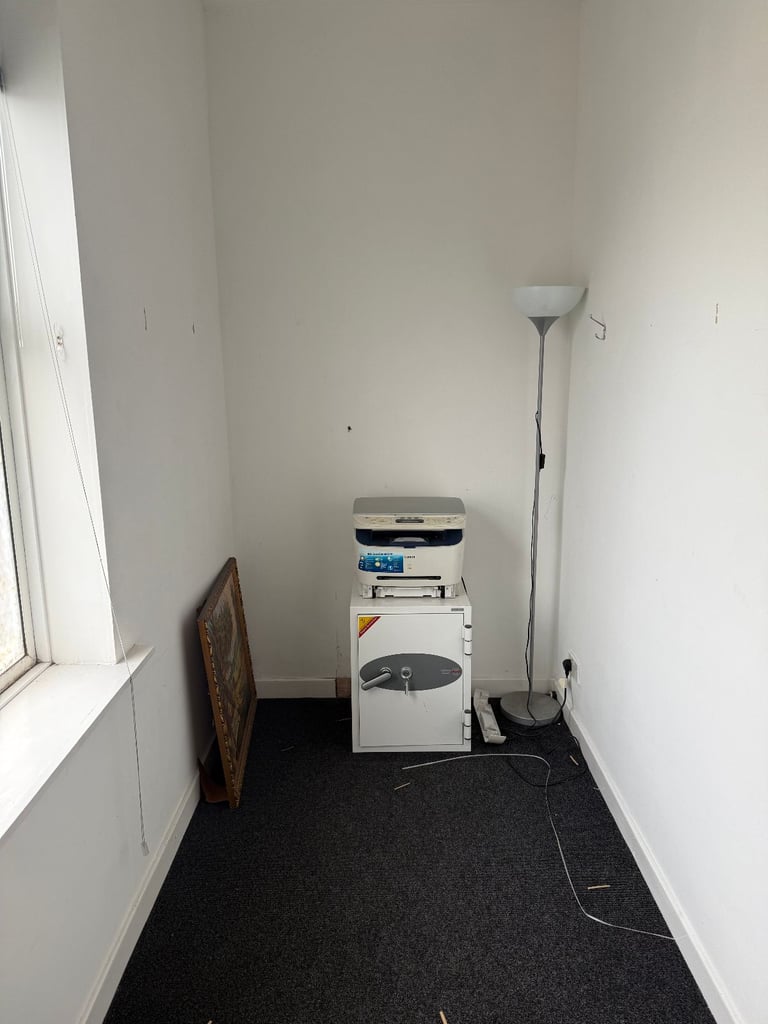 ROOMS TO LET – OFFICE OR STORAGE – BURGESS HILL – FROM £100 PCM