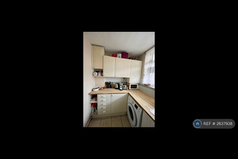 1 bedroom in Crampton House, London, SW8 (#2637938)