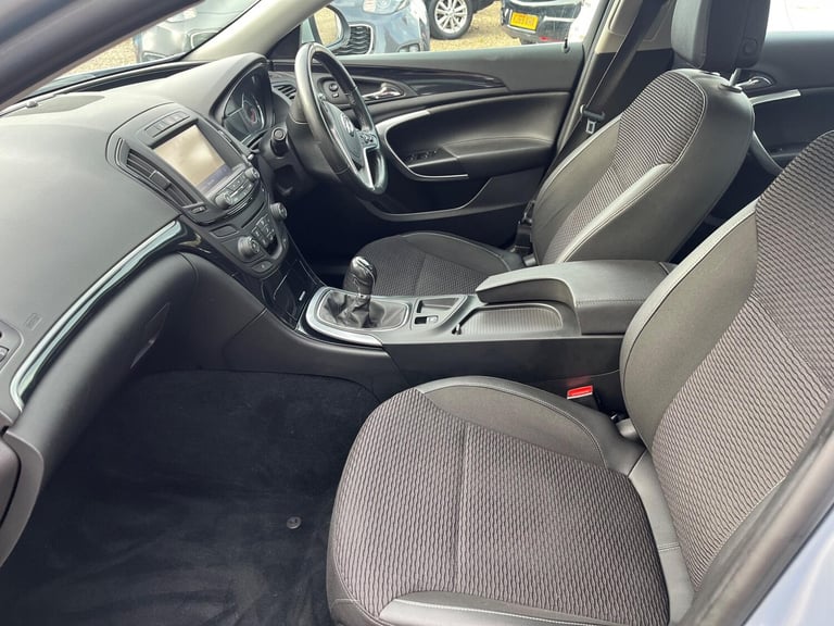 2015 Vauxhall Insignia 2.0 CDTi ecoFLEX Tech Line Euro 5 (s/s) 5dr HATCHBACK Diesel Manual