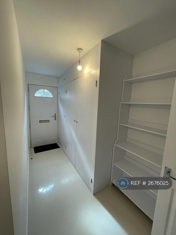 6 bedroom house in Cabell Road, Guildford, GU2 (6 bed) (#2676025)