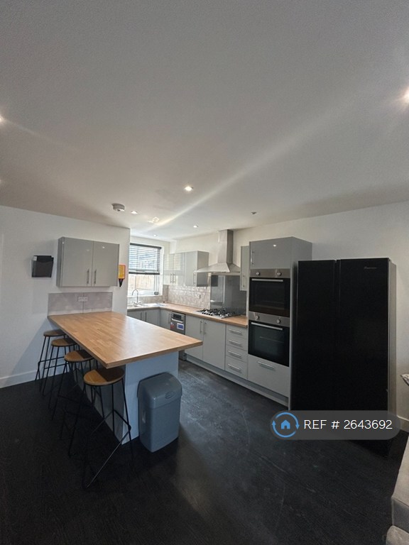 6 bedroom house in Garnier Street, Portsmouth, PO1 (6 bed) (#2643692)