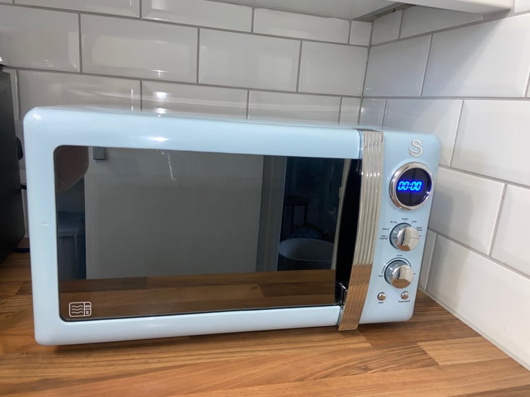 Swan retro microwave 