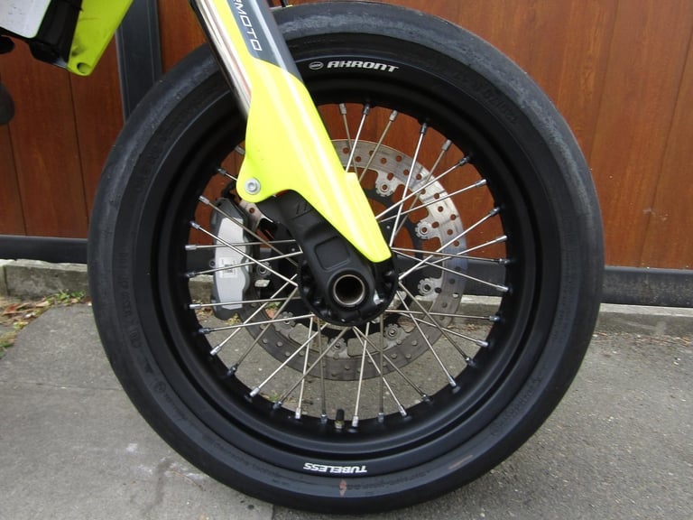 HUSQUVARNA SUPER MOTO 701 *ONLY 1400 MILES* S C EXHAUST * LOVELY * REDUCED* 