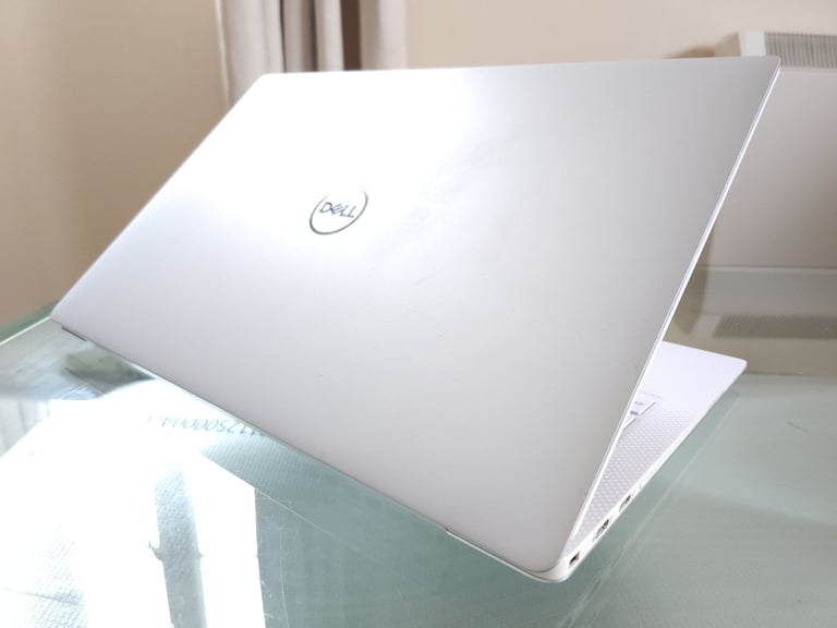 ❤️ Dell XPS 13 7390 4K Touchscreen i7-10510U 16GB RAM 512GB SSD Alpine White Carbon Fibre Laptop