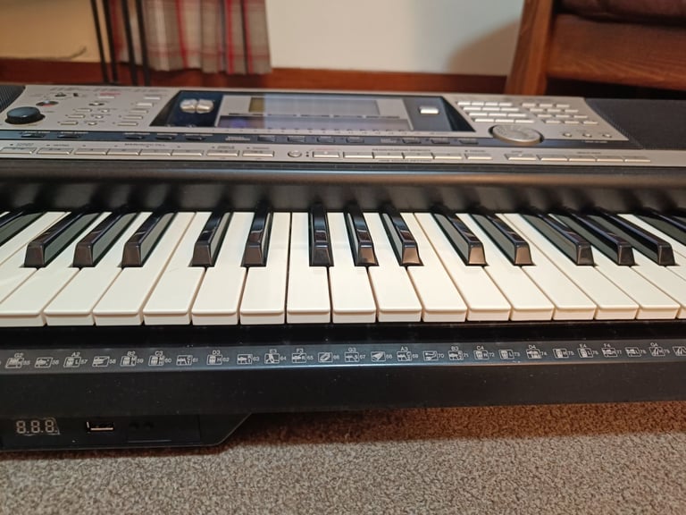Yamaha PSR 740 arranger keyboard