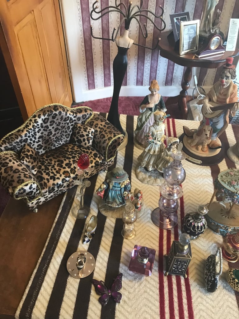 Figurines/ ornaments qty 50