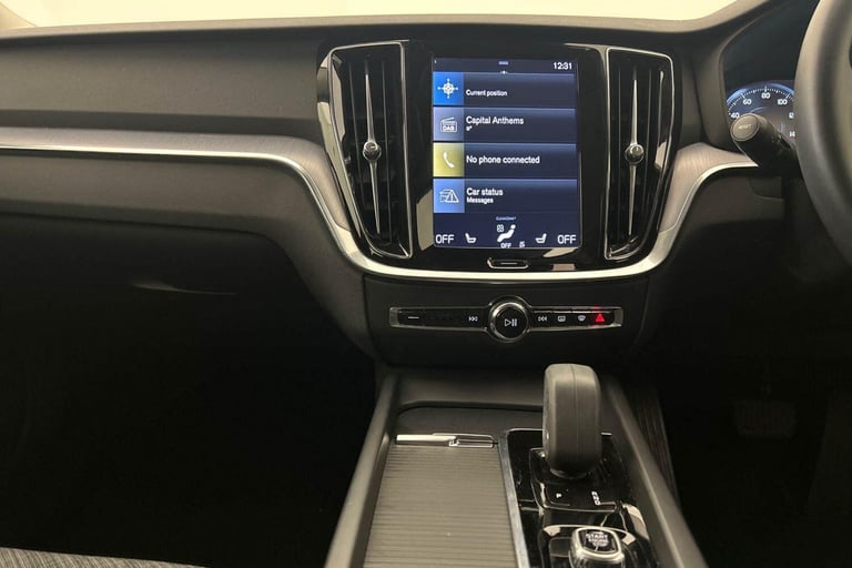 2022 Volvo V60 Momentum, B3 mild hybrid ESTATE Petrol/Electric Hybrid Automatic