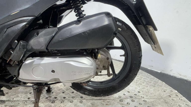 Honda Vision 2012 42K 50CC RUNNING PROJECT BIKE SCOOTER SPARES OR REPAIR