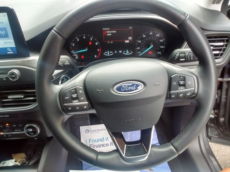 2018 Ford Focus 1.0 EcoBoost FSH 125 Titanium 5dr HATCHBACK Petrol Manual