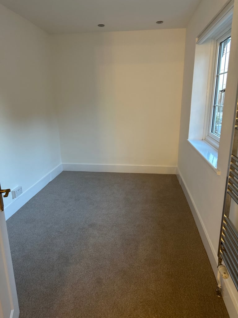 3 bedroom house Large garden & Garage 