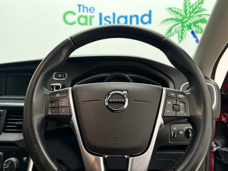 2017 17 VOLVO V40 2.0 T2 MOMENTUM HATCHBACK 5DR PETROL MANUAL EURO 6 (S/S) (122 